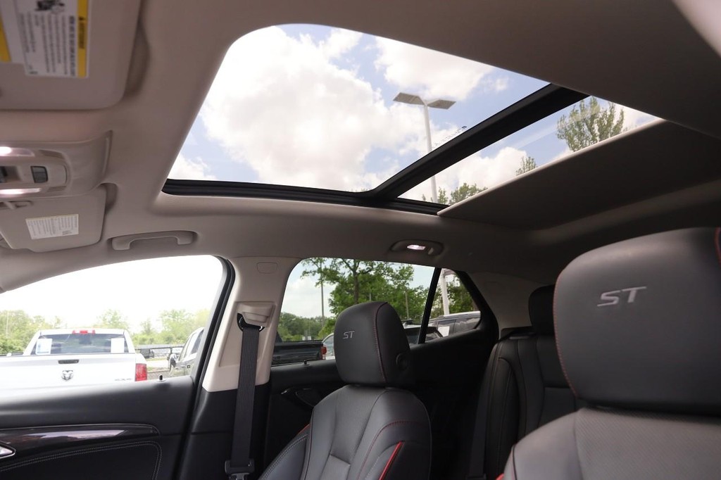 Buick Envision Vehicle Full-screen Gallery Image 09