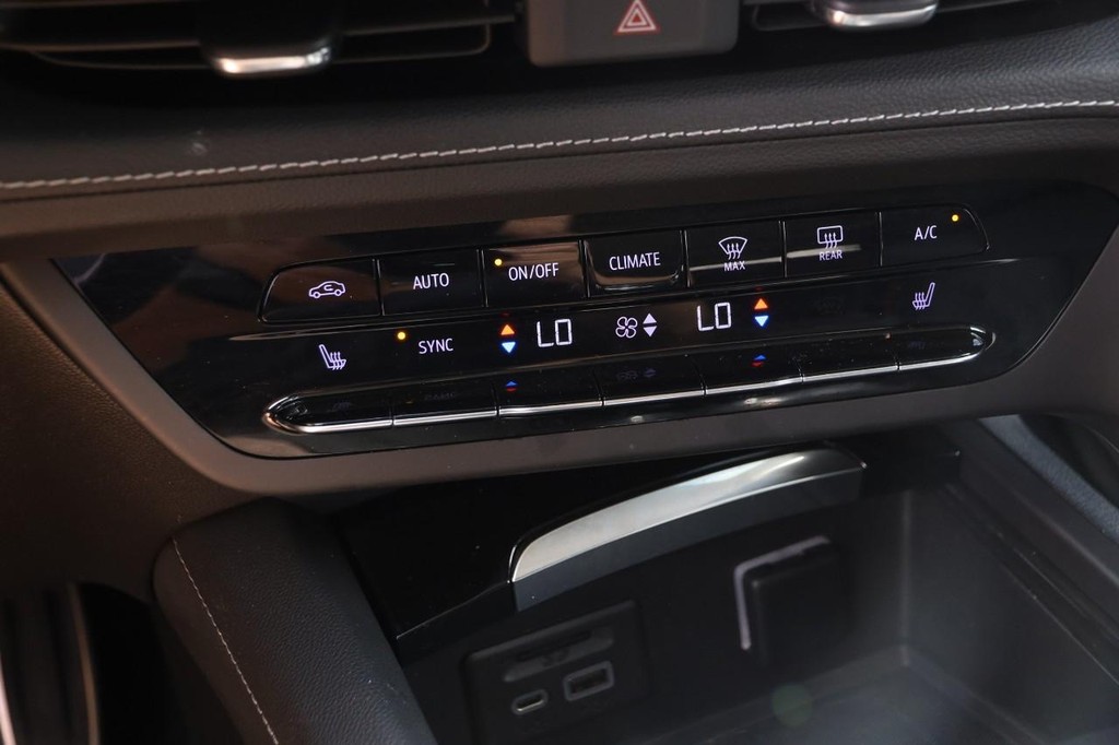 Buick Envision Vehicle Full-screen Gallery Image 20