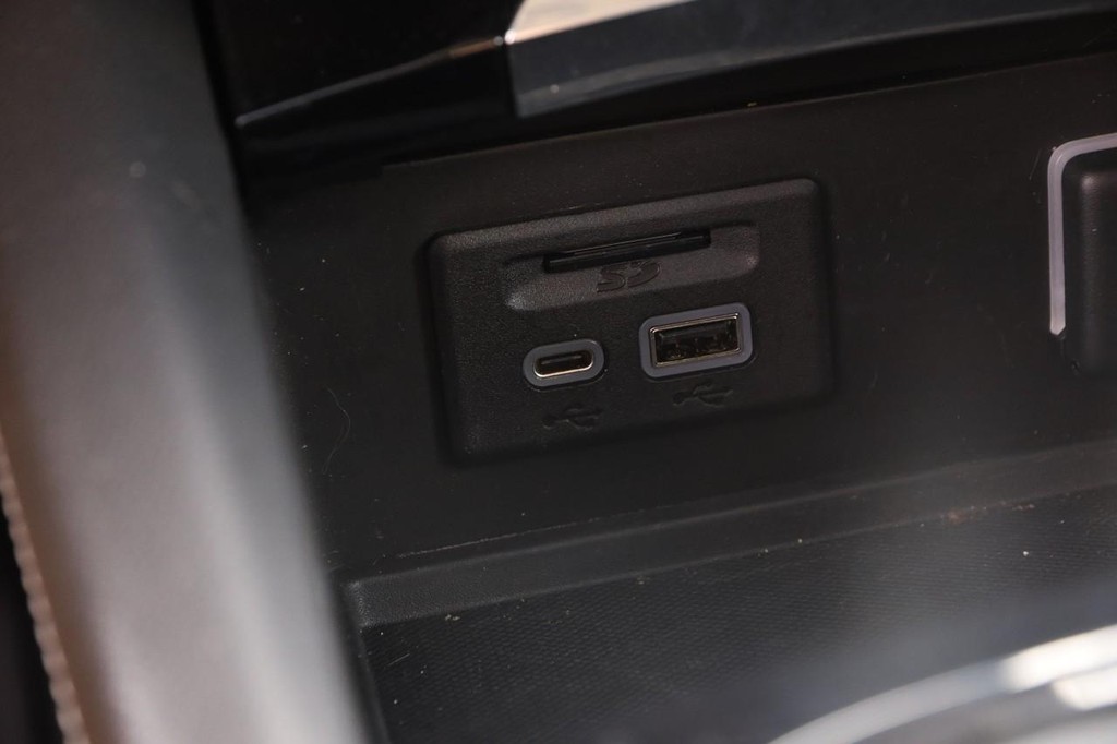 Buick Envision Vehicle Full-screen Gallery Image 21