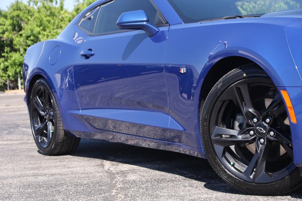 Chevrolet Camaro Vehicle Full-screen Gallery Image 3