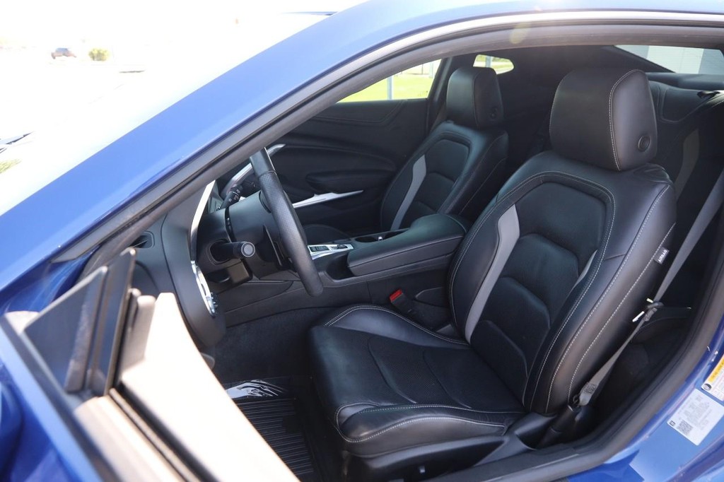 Chevrolet Camaro Vehicle Full-screen Gallery Image 9