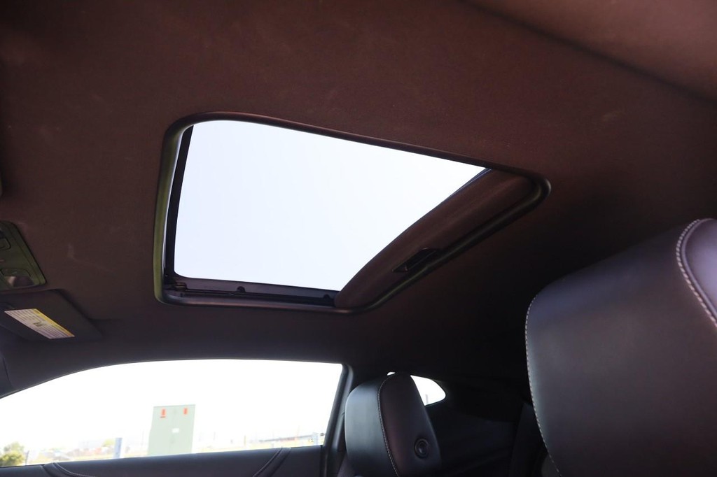 Chevrolet Camaro Vehicle Full-screen Gallery Image 10