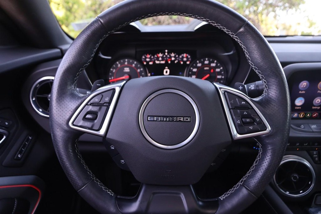 Chevrolet Camaro Vehicle Full-screen Gallery Image 13