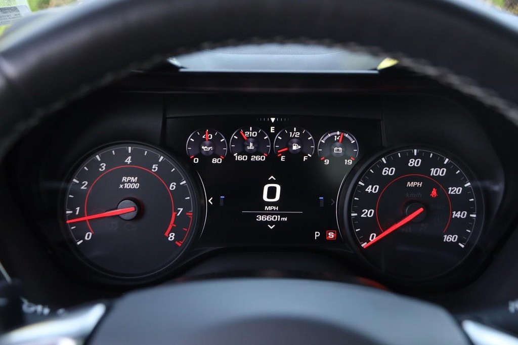 Chevrolet Camaro Vehicle Full-screen Gallery Image 16