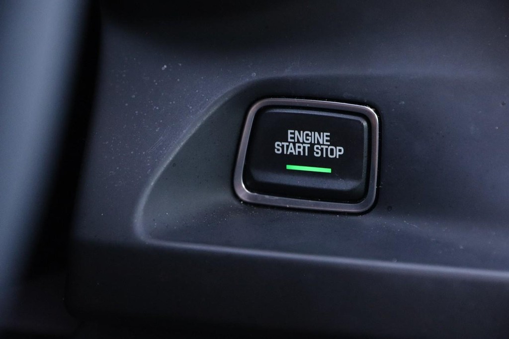 Chevrolet Camaro Vehicle Full-screen Gallery Image 17