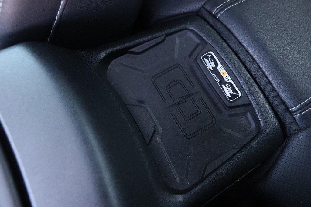 Chevrolet Camaro Vehicle Full-screen Gallery Image 23