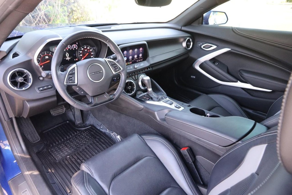 Chevrolet Camaro Vehicle Full-screen Gallery Image 24