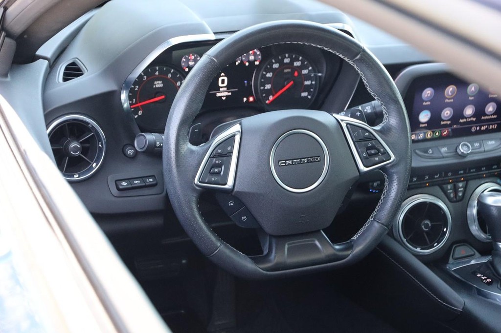 Chevrolet Camaro Vehicle Full-screen Gallery Image 25