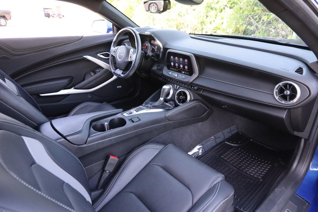 Chevrolet Camaro Vehicle Full-screen Gallery Image 26