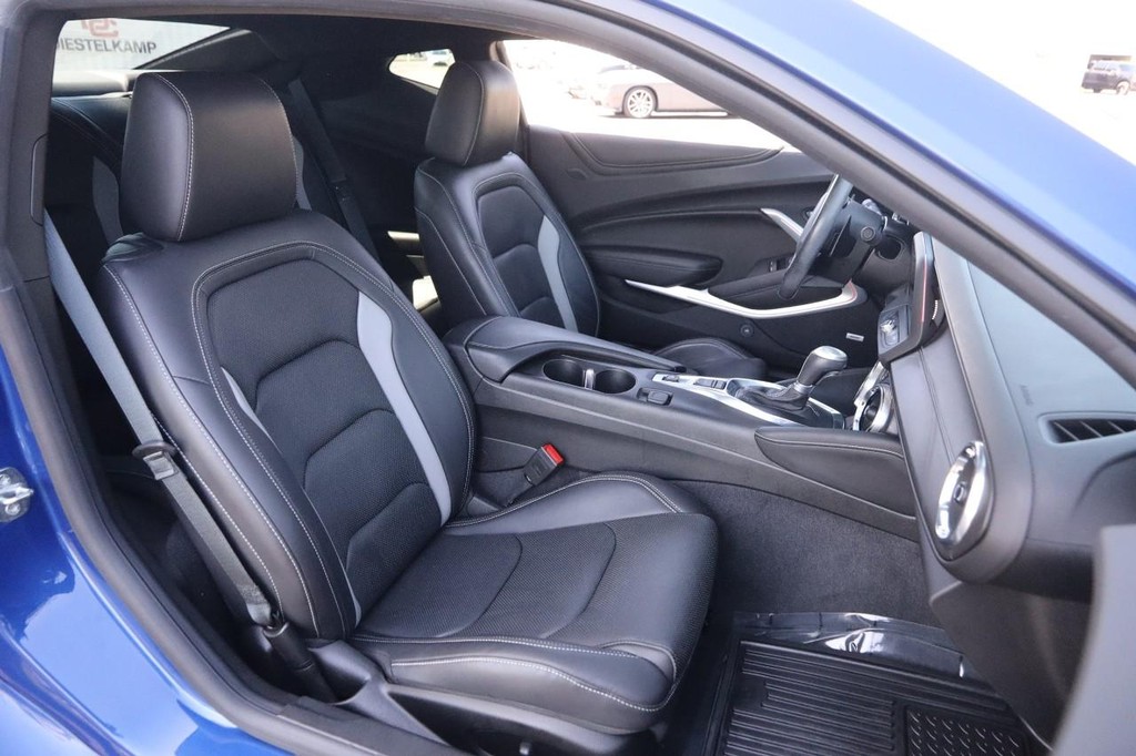 Chevrolet Camaro Vehicle Full-screen Gallery Image 27