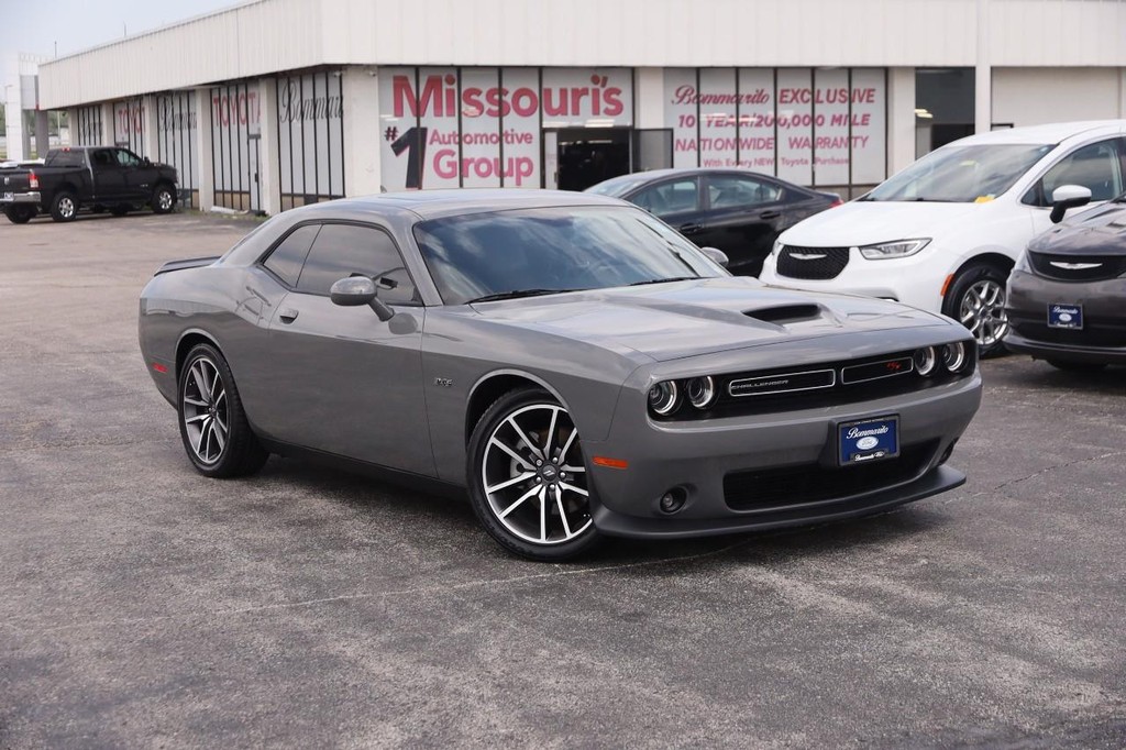 Dodge Challenger Vehicle Full-screen Gallery Image 2