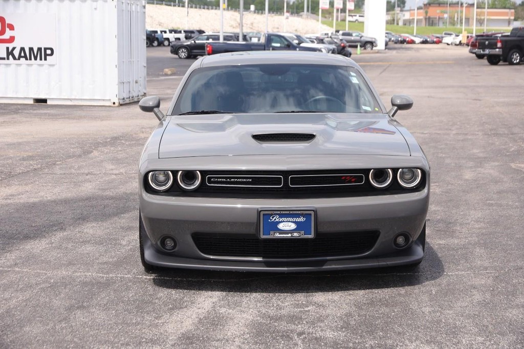 Dodge Challenger Vehicle Full-screen Gallery Image 4