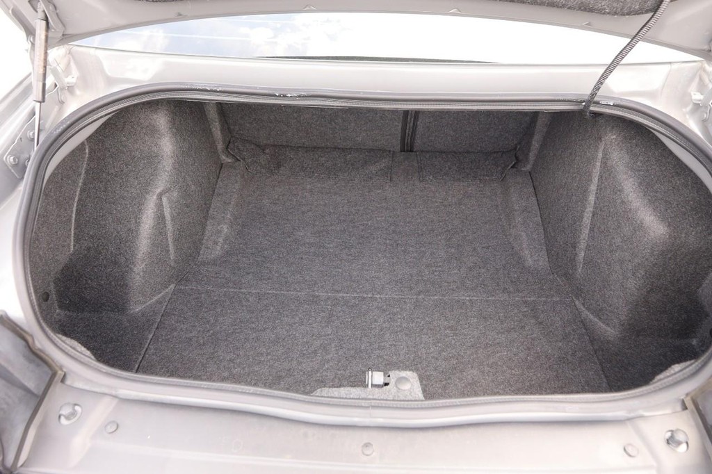 Dodge Challenger Vehicle Full-screen Gallery Image 7