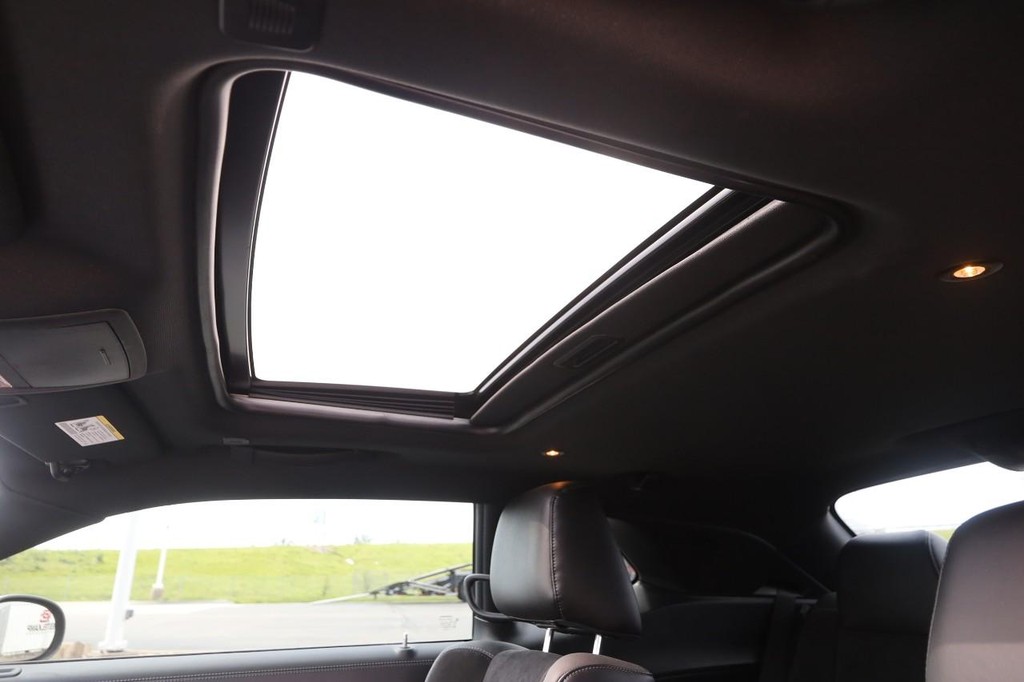 Dodge Challenger Vehicle Full-screen Gallery Image 8