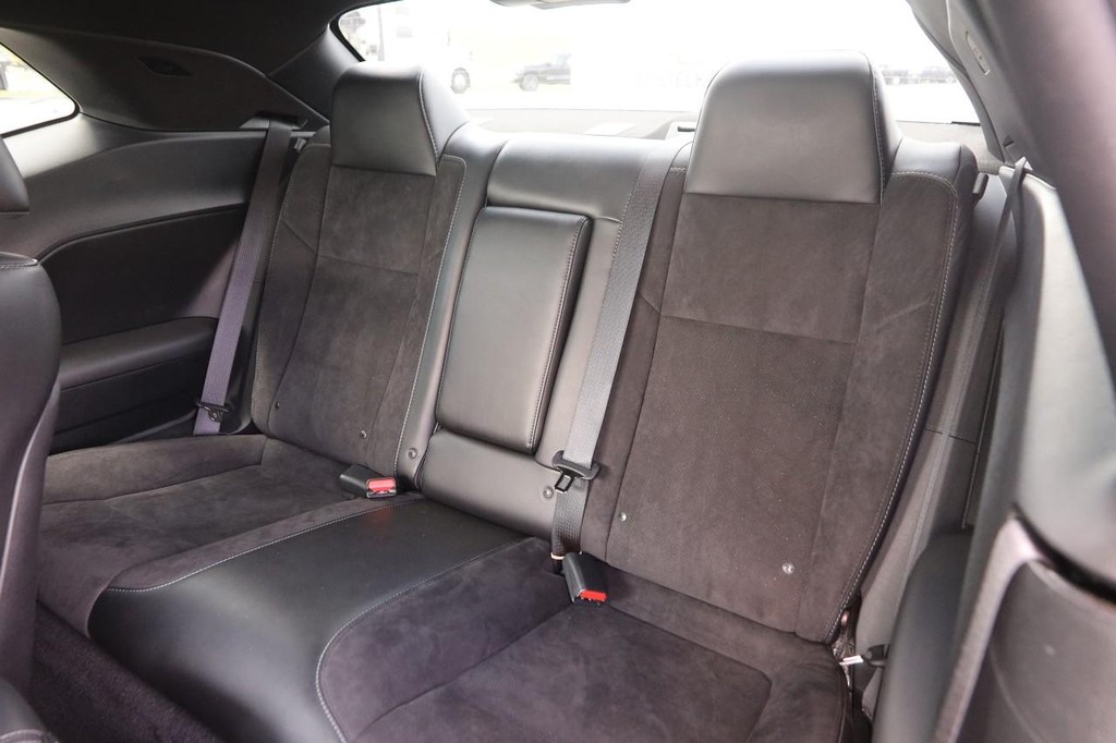 Dodge Challenger Vehicle Full-screen Gallery Image 10