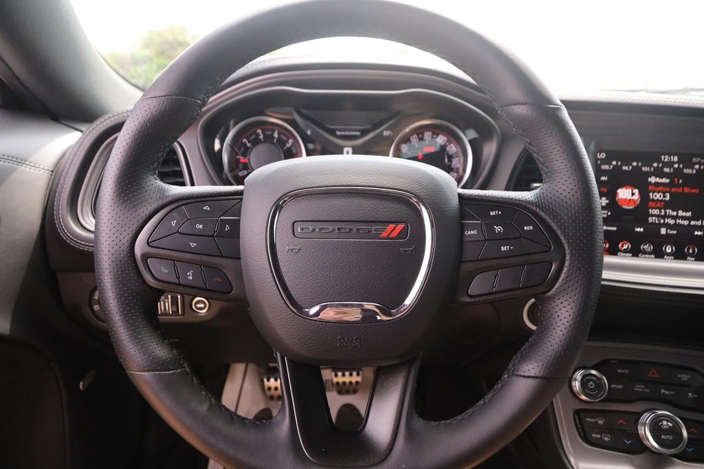 Dodge Challenger Vehicle Full-screen Gallery Image 11