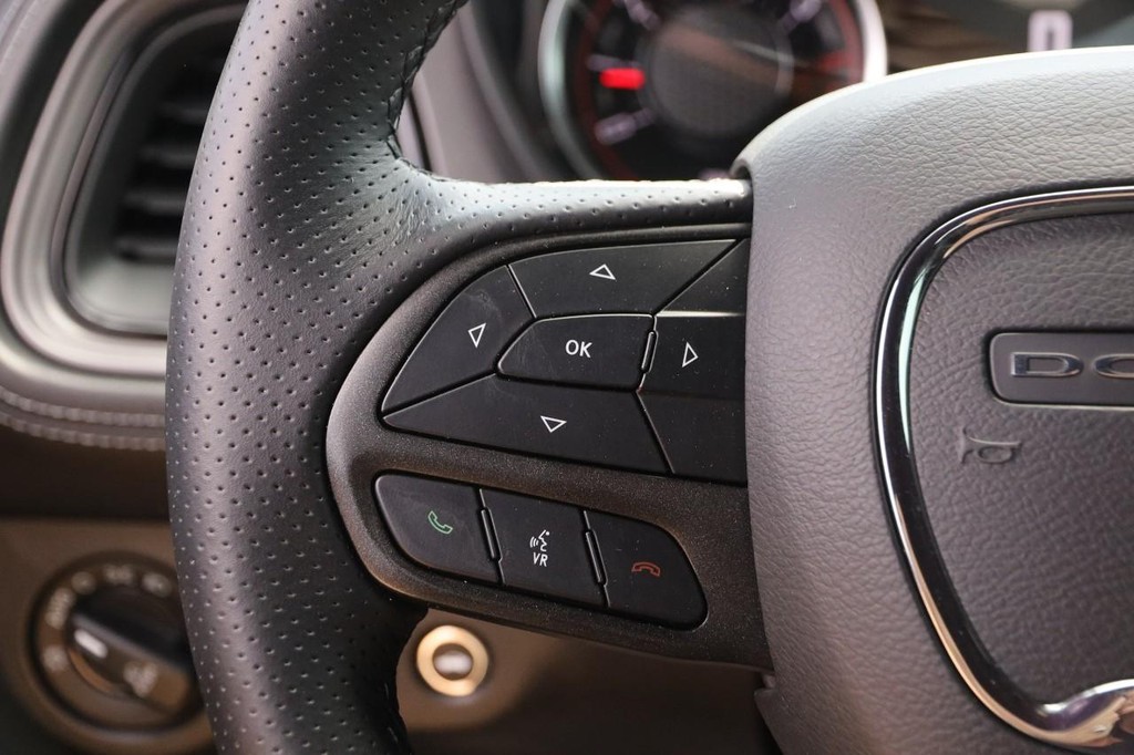 Dodge Challenger Vehicle Full-screen Gallery Image 12