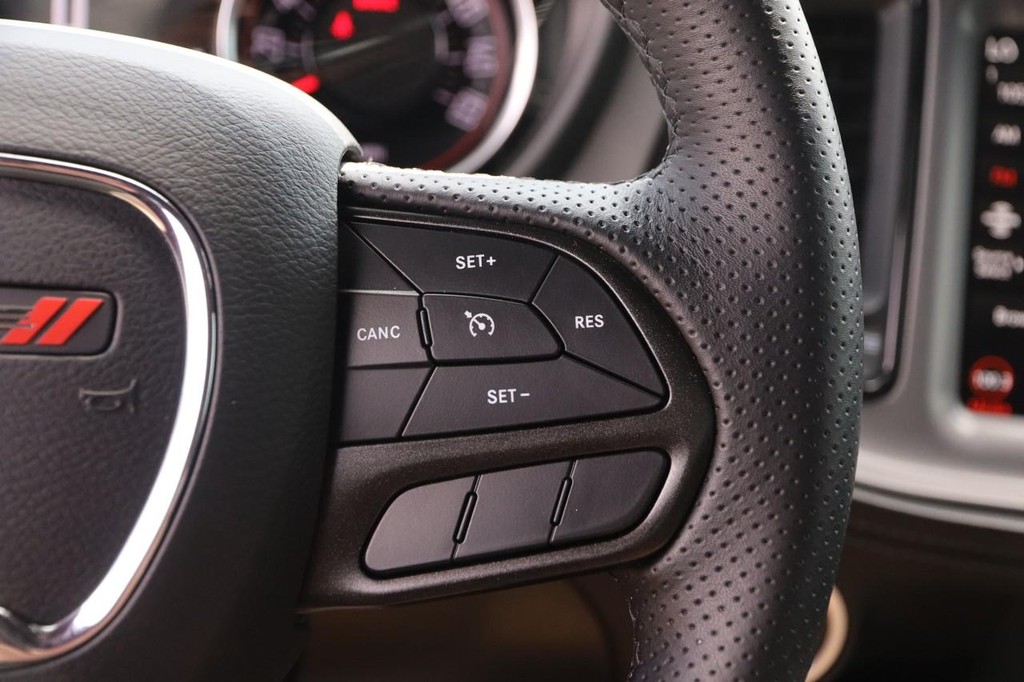 Dodge Challenger Vehicle Full-screen Gallery Image 13