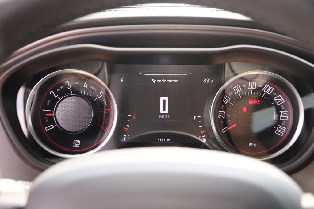 Dodge Challenger Vehicle Full-screen Gallery Image 14