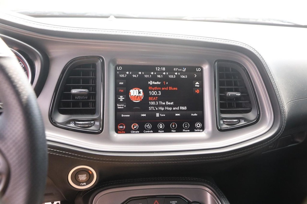 Dodge Challenger Vehicle Full-screen Gallery Image 16