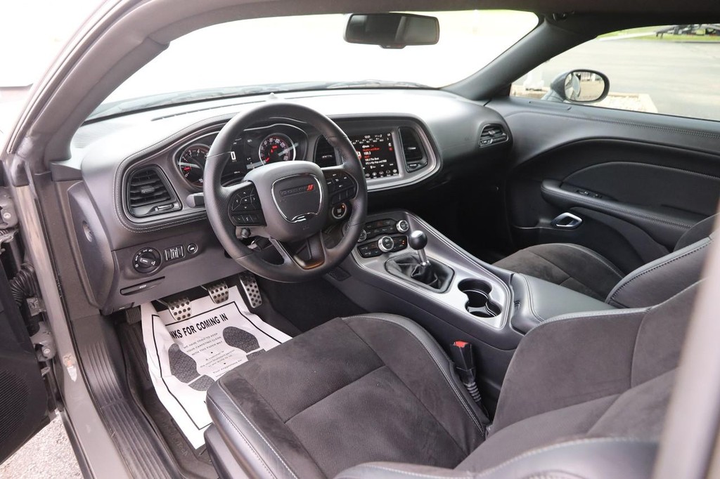 Dodge Challenger Vehicle Full-screen Gallery Image 20