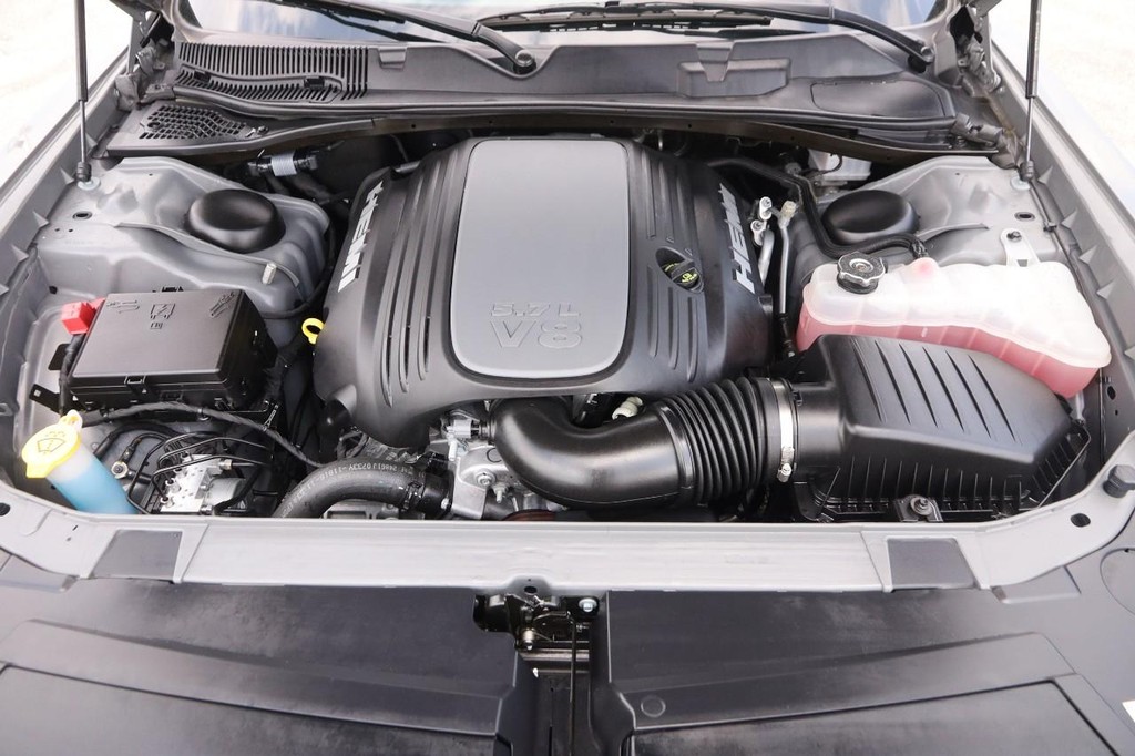 Dodge Challenger Vehicle Full-screen Gallery Image 23