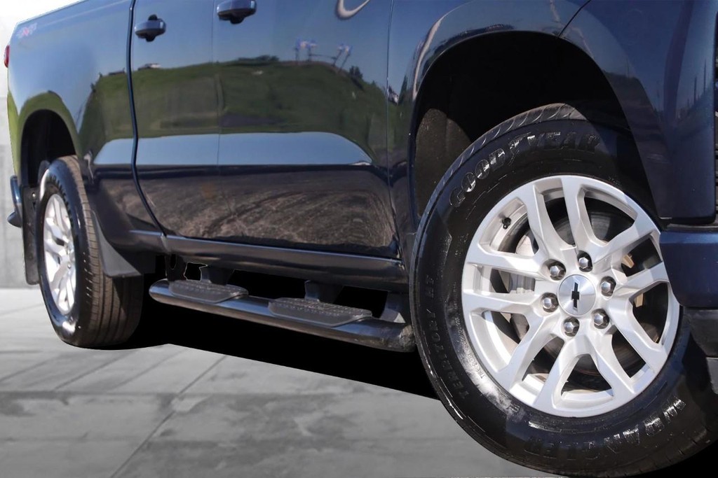 Chevrolet Silverado 1500 Vehicle Full-screen Gallery Image 03