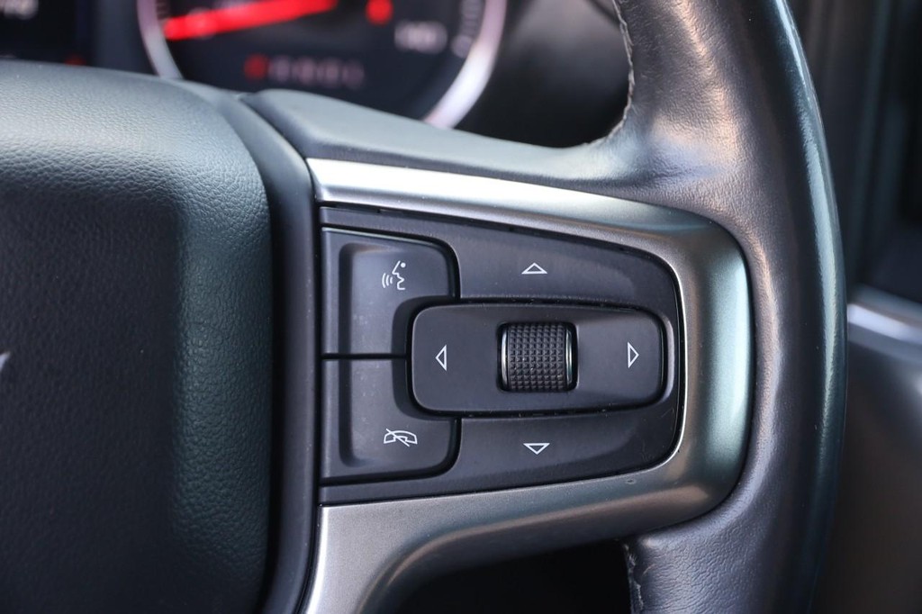 Chevrolet Silverado 1500 Vehicle Full-screen Gallery Image 12