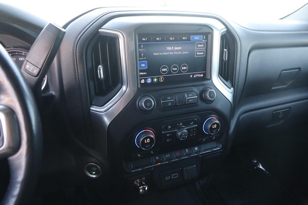 Chevrolet Silverado 1500 Vehicle Full-screen Gallery Image 15