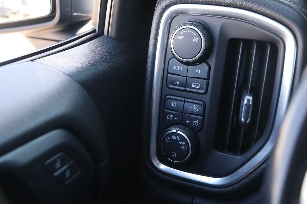 Chevrolet Silverado 1500 Vehicle Full-screen Gallery Image 19