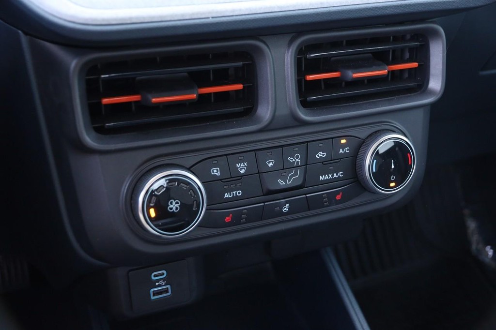 Ford Maverick Vehicle Full-screen Gallery Image 15