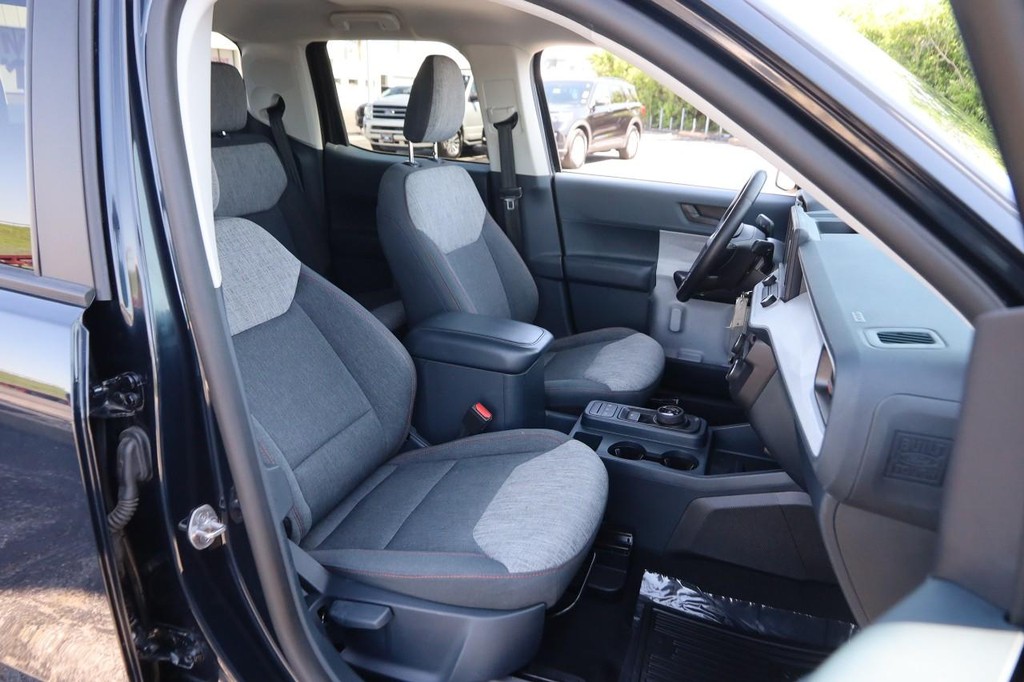 Ford Maverick Vehicle Full-screen Gallery Image 23