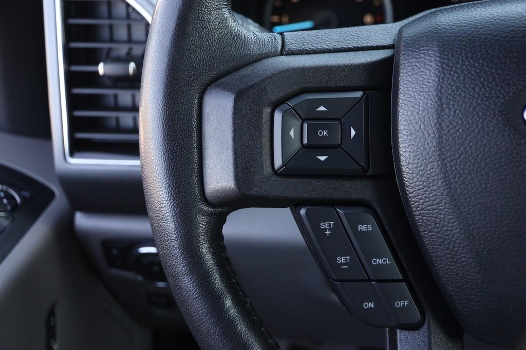 Ford F-150 Vehicle Full-screen Gallery Image 11