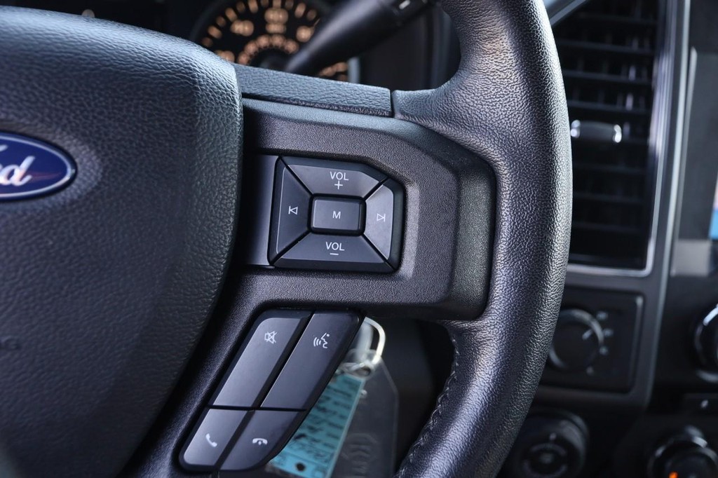 Ford F-150 Vehicle Full-screen Gallery Image 12