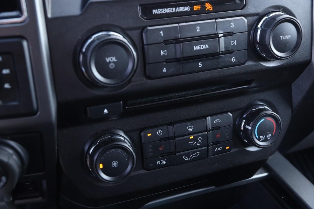 Ford F-150 Vehicle Full-screen Gallery Image 17