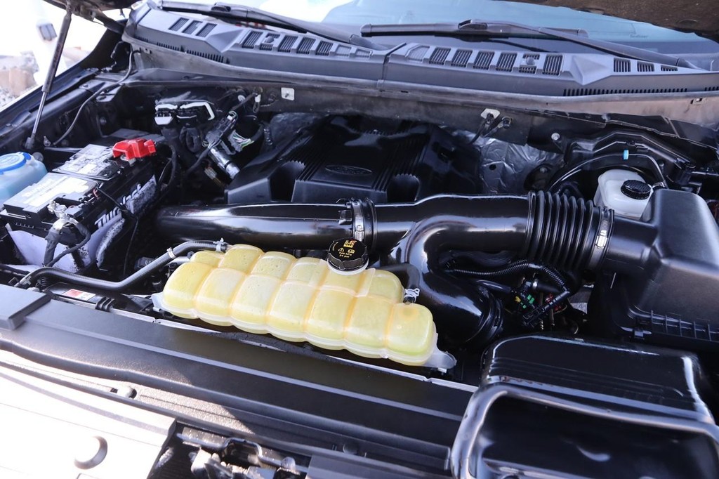 Ford F-150 Vehicle Full-screen Gallery Image 26