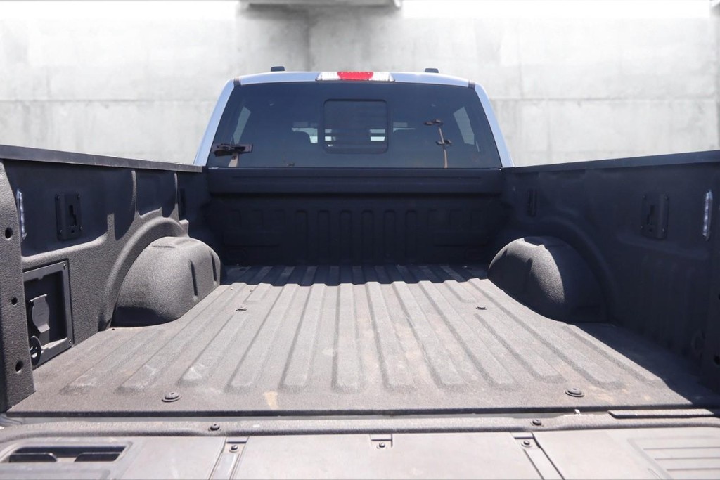 Ford F-150 Vehicle Full-screen Gallery Image 7