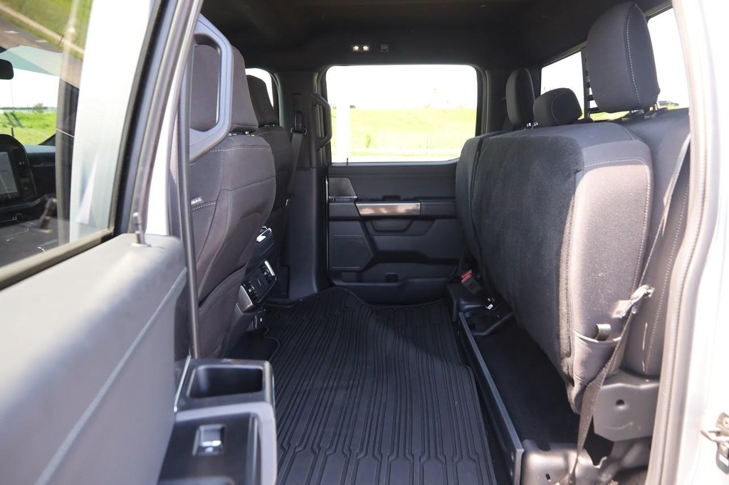 Ford F-150 Vehicle Full-screen Gallery Image 9