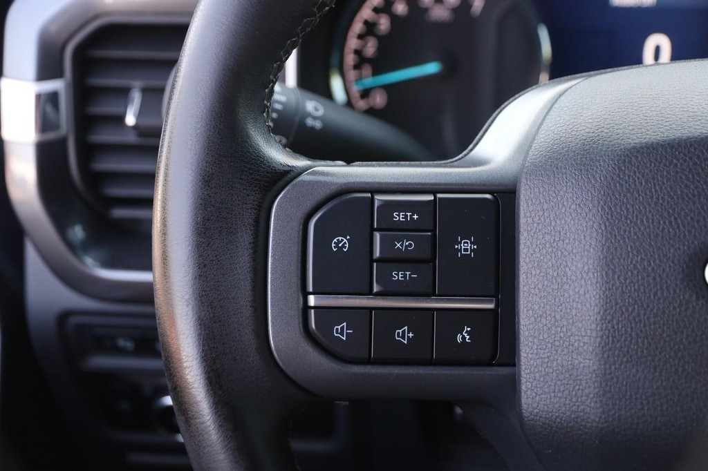 Ford F-150 Vehicle Full-screen Gallery Image 12