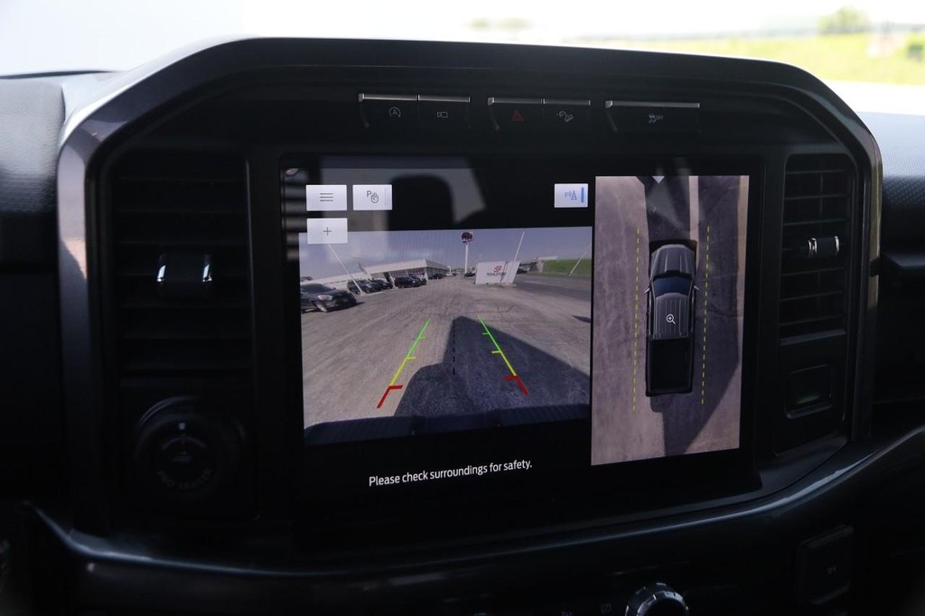 Ford F-150 Vehicle Full-screen Gallery Image 18