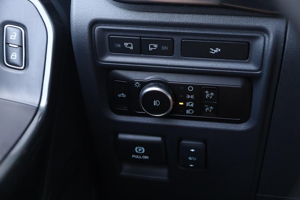 Ford F-150 Vehicle Full-screen Gallery Image 21