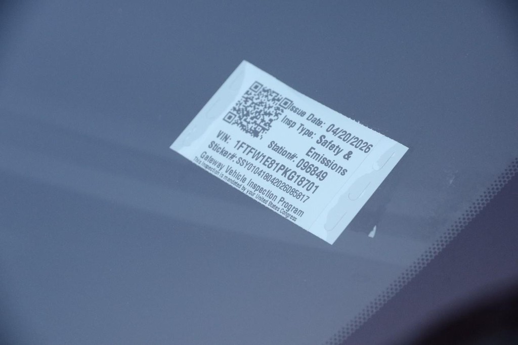 Ford F-150 Vehicle Full-screen Gallery Image 30