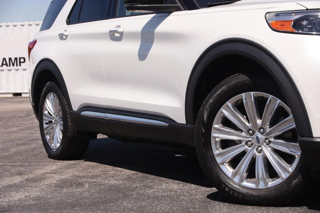 Ford Explorer Vehicle Full-screen Gallery Image 2