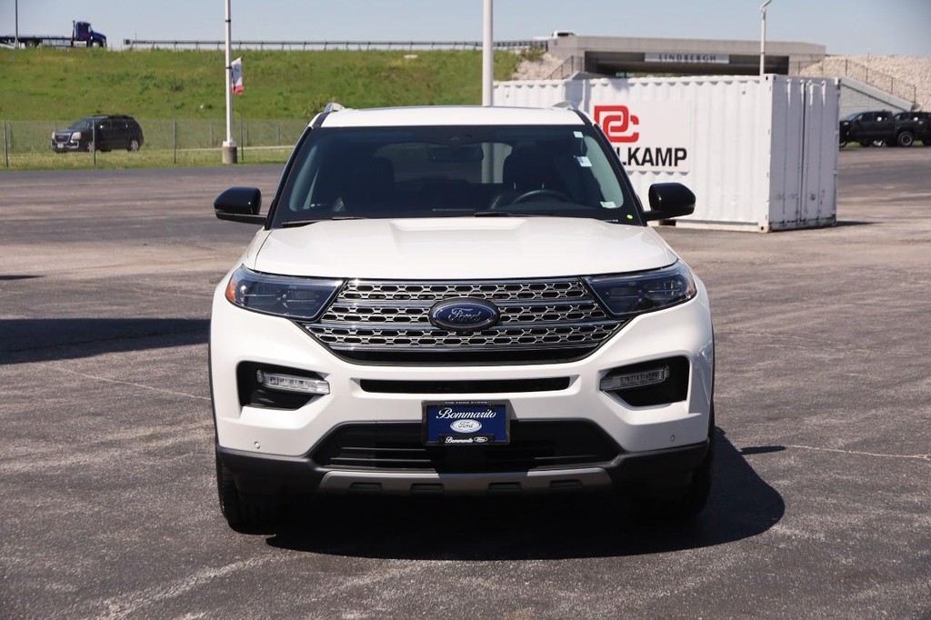 Ford Explorer Vehicle Full-screen Gallery Image 3