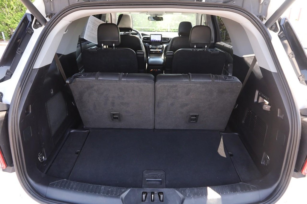 Ford Explorer Vehicle Full-screen Gallery Image 6