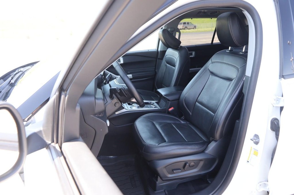 Ford Explorer Vehicle Full-screen Gallery Image 9