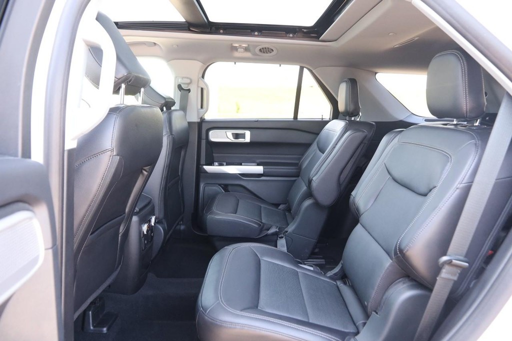 Ford Explorer Vehicle Full-screen Gallery Image 10
