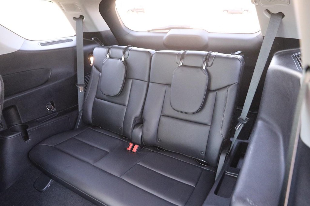 Ford Explorer Vehicle Full-screen Gallery Image 11