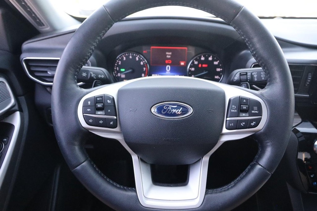 Ford Explorer Vehicle Full-screen Gallery Image 12