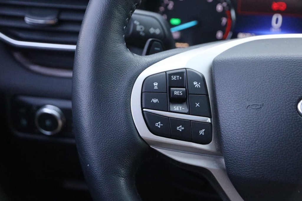 Ford Explorer Vehicle Full-screen Gallery Image 13